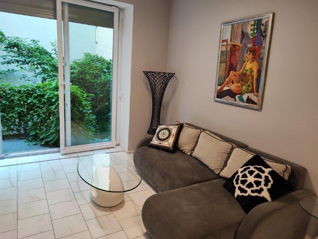 Central Vienna Apartment With Unique 40M2 City Garden & Self Check In ภายนอก รูปภาพ