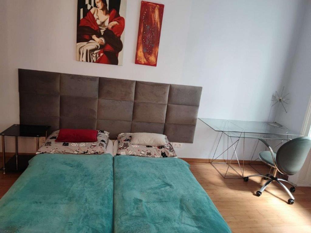 Central Vienna Apartment With Unique 40M2 City Garden & Self Check In ภายนอก รูปภาพ