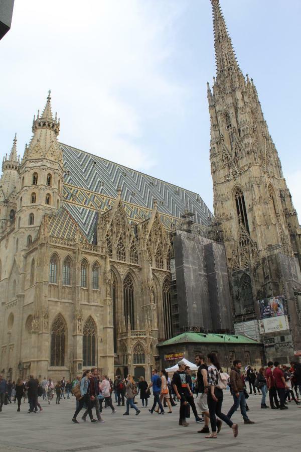 Central Vienna Apartment With Unique 40M2 City Garden & Self Check In ภายนอก รูปภาพ